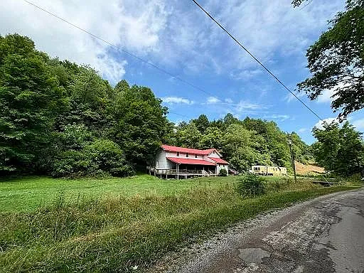 Spacious 4-Bedroom Home on 28.73 Acres – $135,000