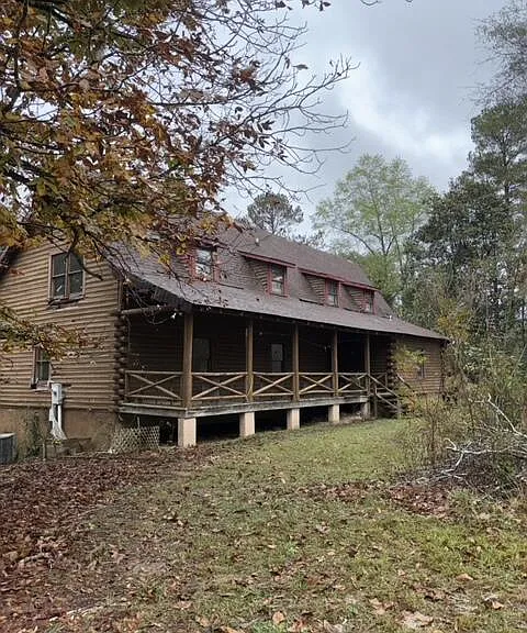 Spacious 5-Bedroom, 3-Bath Home with 6.8 Acres $136.500