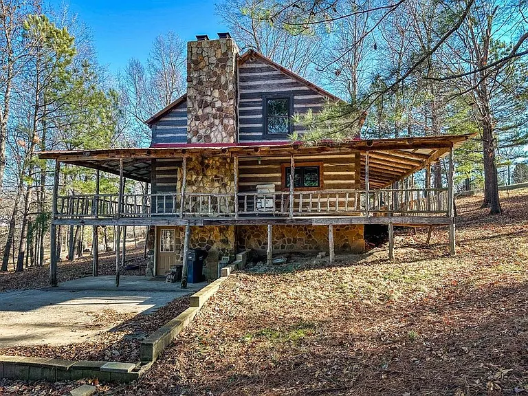 Charming Rustic Log Home on 1.9 Acres in Western Kentucky $209.900