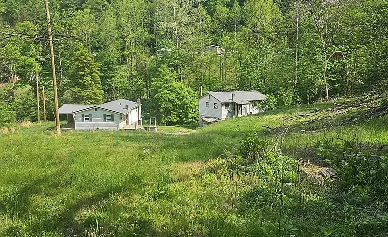 $139,000 – 110 Acres with Cabin, Apartment & Garage Near Breaks Interstate Park in Big Rock, VA