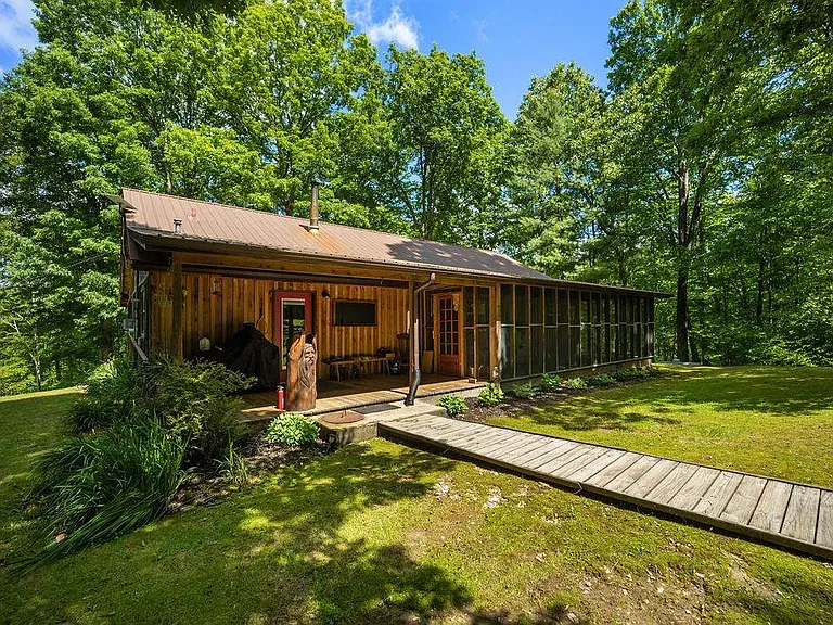 $199,900 – Secluded 3-Bedroom Home on 5.4 Wooded Acres in Liberty, KY