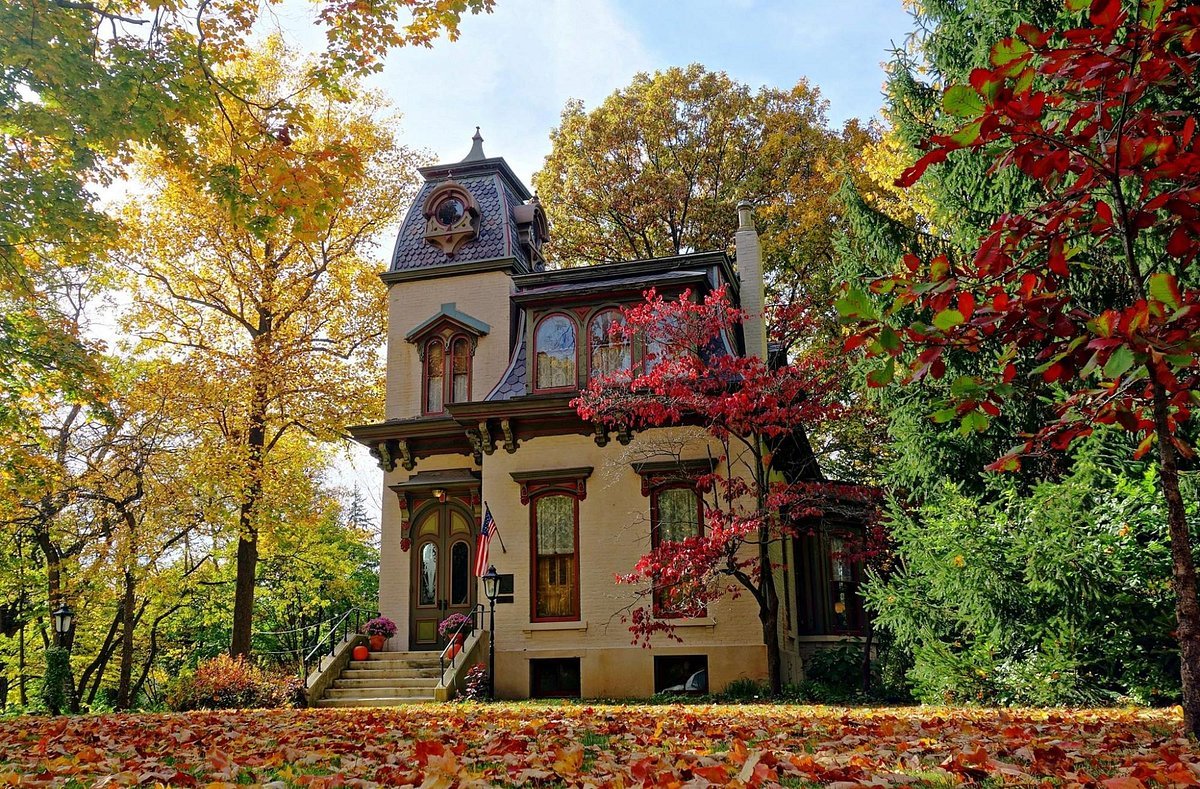 Inside the Benton House, a French Mansard-Style Beauty Built in 1873
