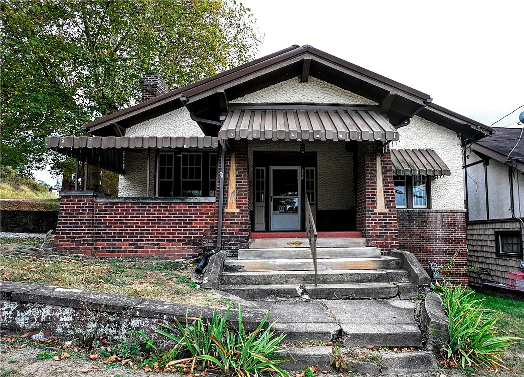 Timeless 1920s Charm Meets Modern Comfort – Spacious 5-Bedroom Home in Brownsville, PA – $171,500