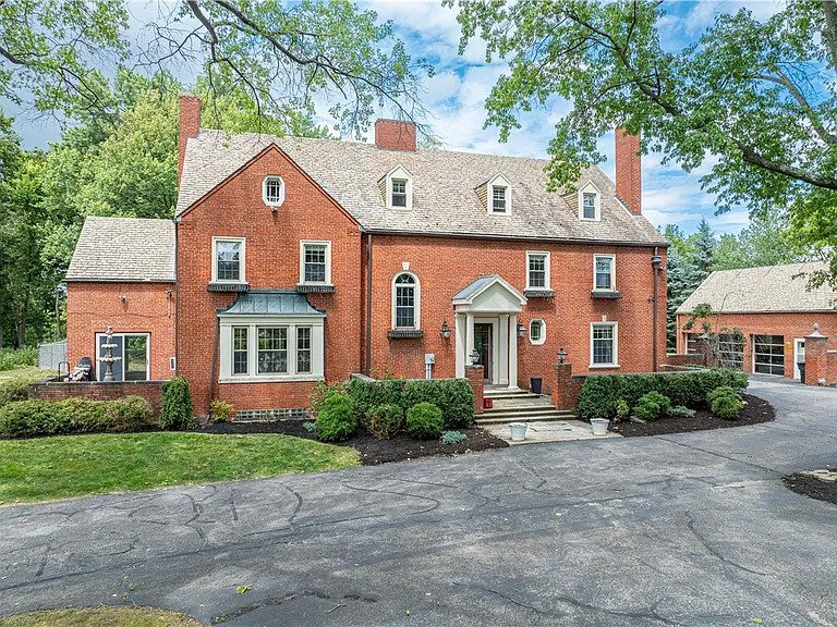 Historic Grandeur Meets Modern Luxury – $625,000 705 E Beau St, Washington, PA 15301