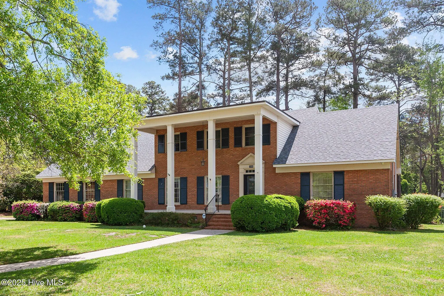 Spacious 7-Bedroom Home Offers Rare Opportunity in Kinston, NC — Listed at $359,000
