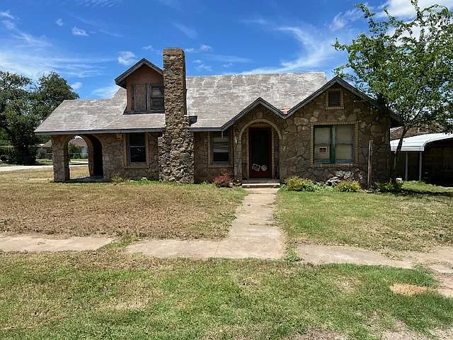 Historic 1930 Vintage Rock Home with Original Character, Unique Stonework, and Exceptional Restoration Potential in Brady, Texas