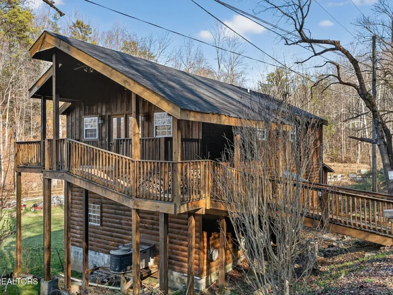 3 beds  3 baths 1,713 sqft
