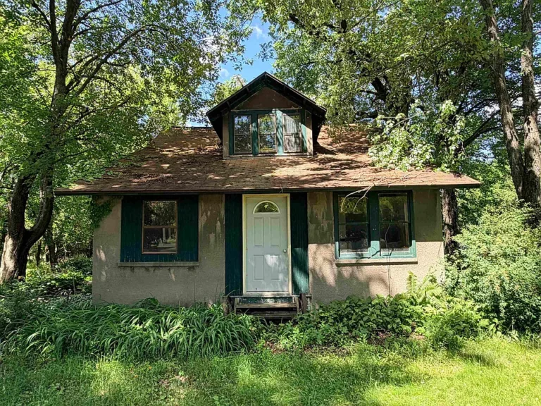 3 beds  1 baths 1,084 sqft