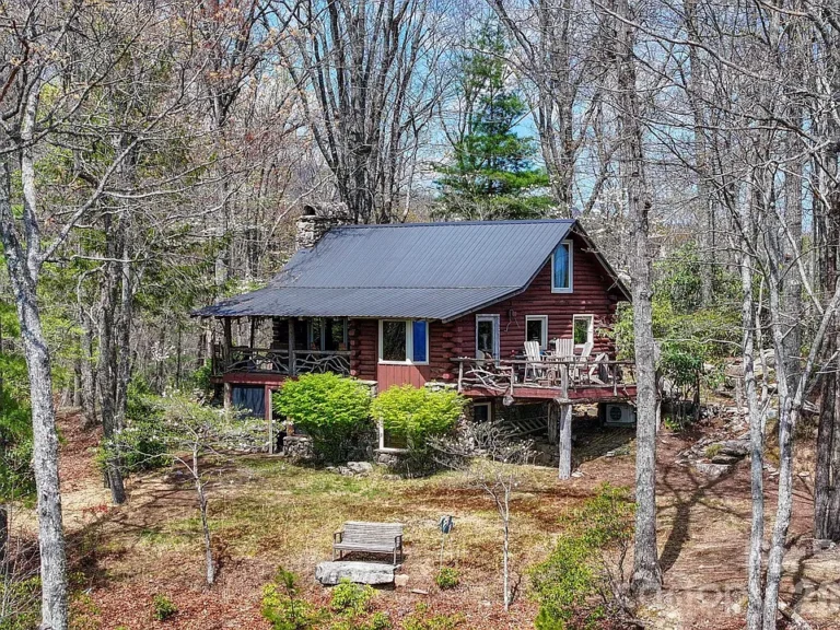 54-Acre Mountain Cabin Escape