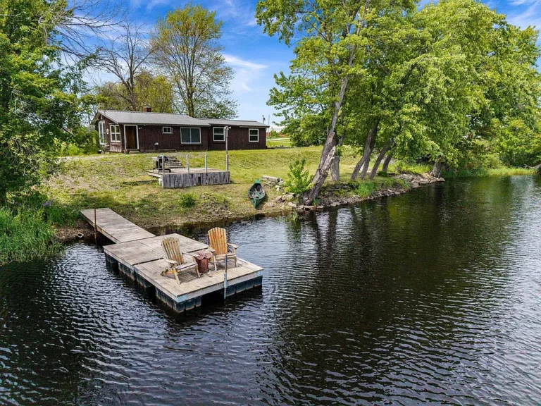 Waterfront Cottage Retreat with Private Lake Access