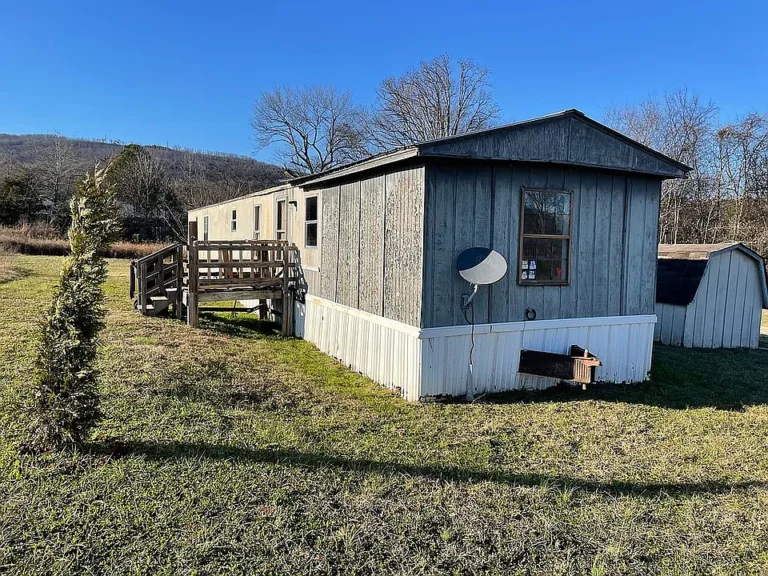 Affordable Mobile Home with Flexible Living Potential
