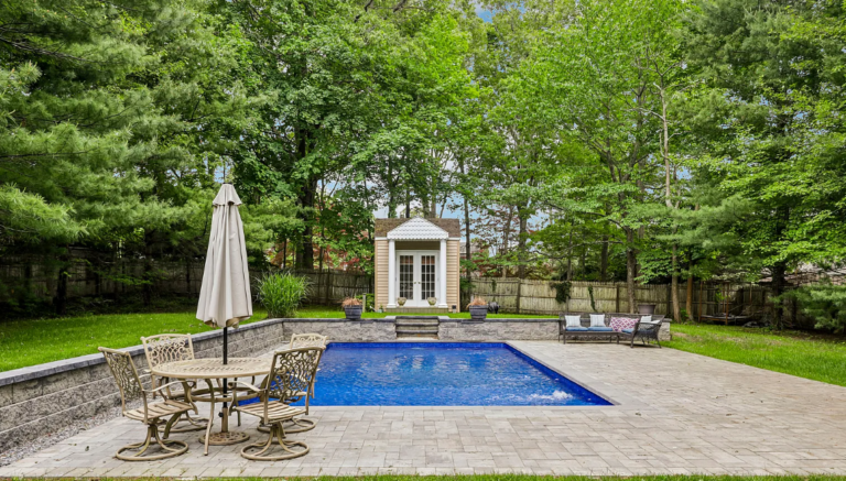 4 beds  2 baths 3,400 sqft
