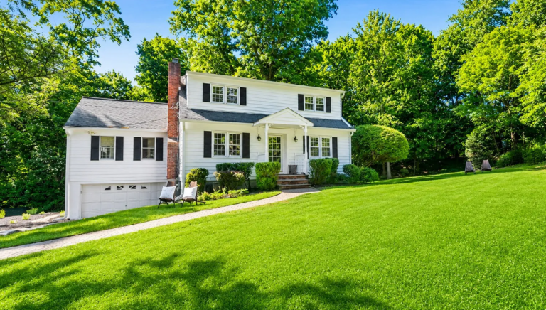 4 beds  2 baths 2,332 sqft