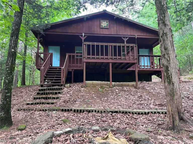 Secluded Creekside Cabin Near Lake Hinkle