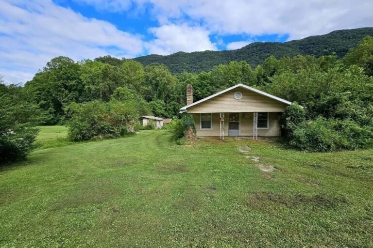 Home with 3.4 Acres in Big Stone Gap, Virginia