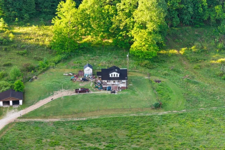 5 Bedroom Home with 115 Acres in Jackson, Kentucky