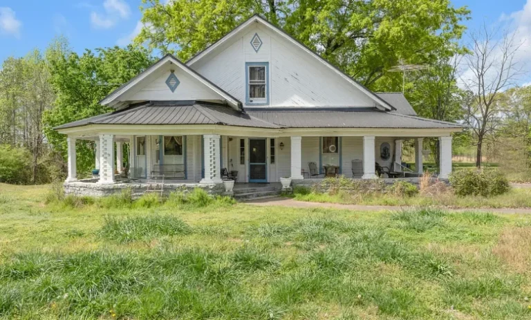 Charming Early 1900s Fixer-Upper on 9 Acres in Tignall, Georgia