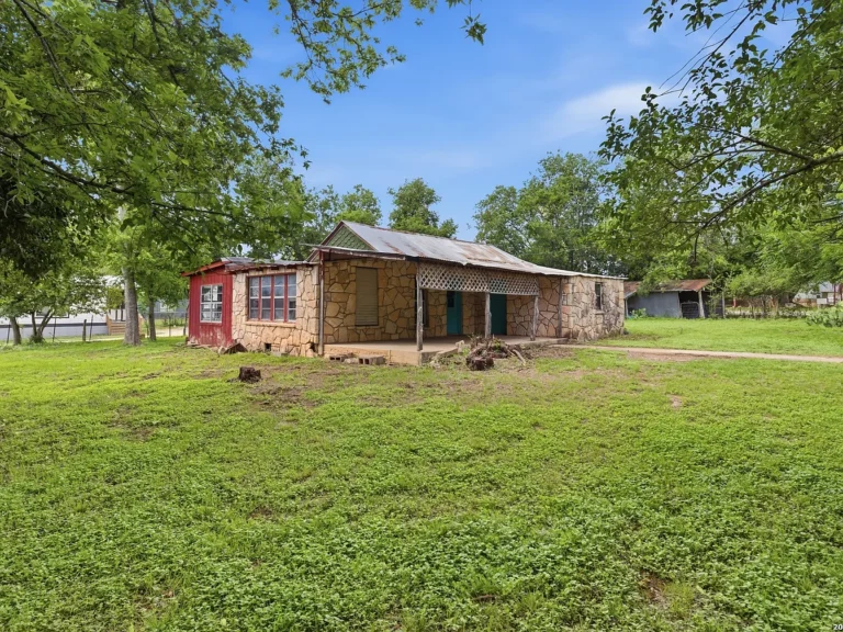 Charming Hill Country Cabin