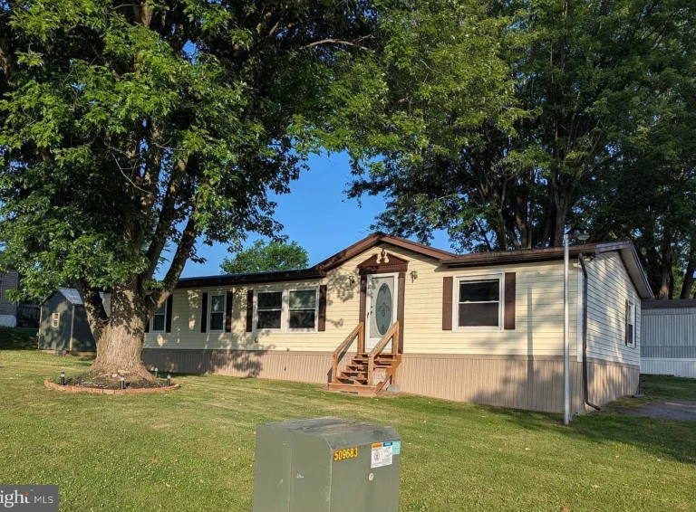 Updated Doublewide in Pleasant View