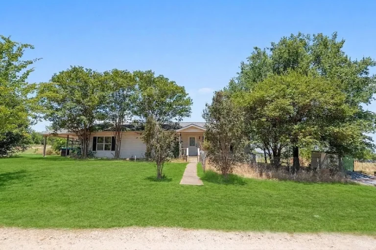 Lakeside Living Near Cedar Creek