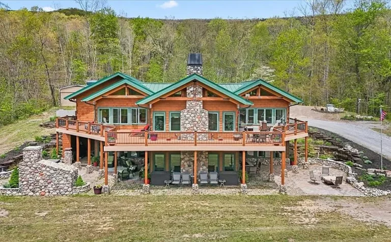 Country Home with 102 Acres in Bastian, Virginia