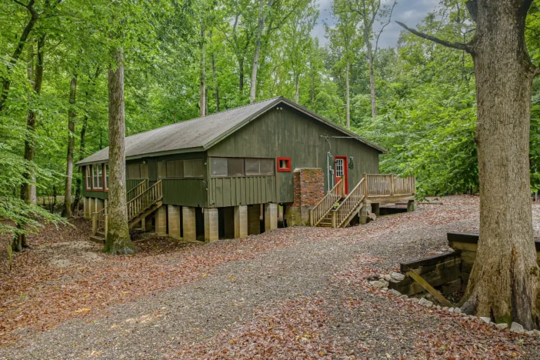 Cabin with Lake Access in Brownsville, Tennessee