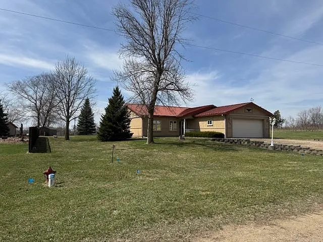 Single Family Home with 0.37 Acres in Chelsea, Iowa