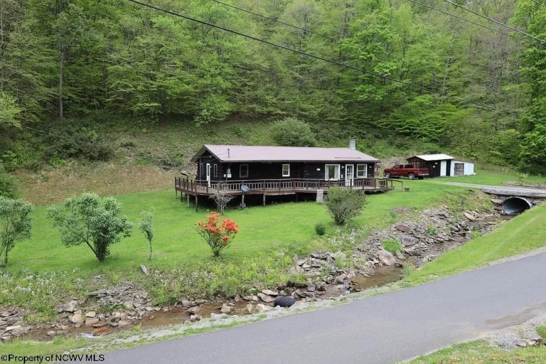 Ranch Home with 0.63 Acres in Elkins, West Virginia