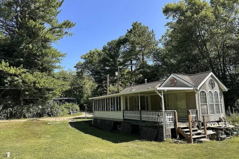 Manufactured Home with 0.17 Acres in Falling Waters, West Virginia