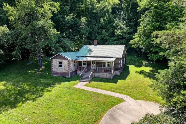 Ranch Home with 1.1 Acres in Flatwoods, Kentucky