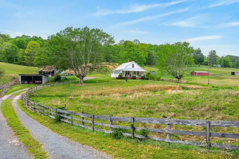 Single Family Home with 15.53 Acres in Galax, Virginia