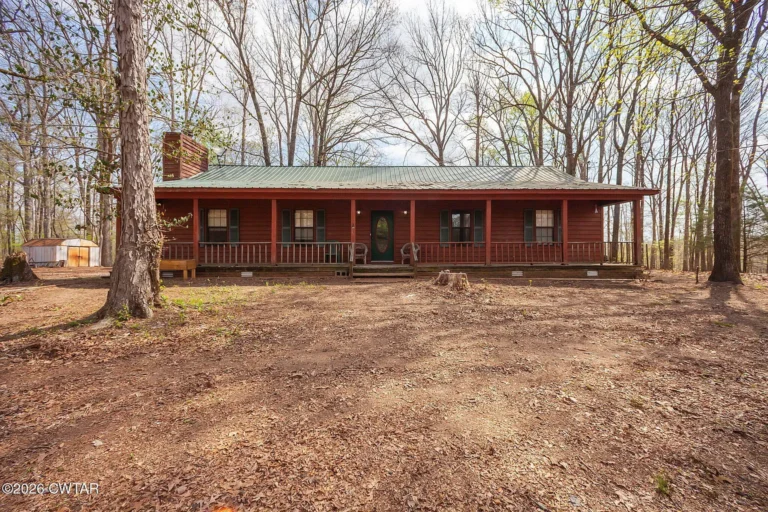 Beautiful Home with 2 Acres in Jackson, Tennessee
