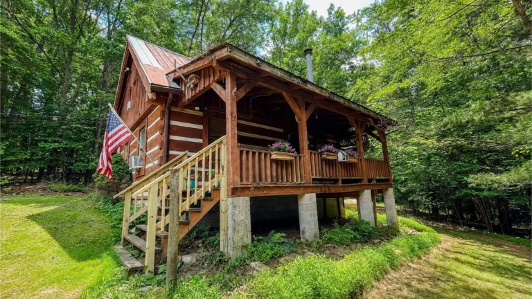Log Cabin with 2.95 Acres in Meadow Bridge, West Virginia