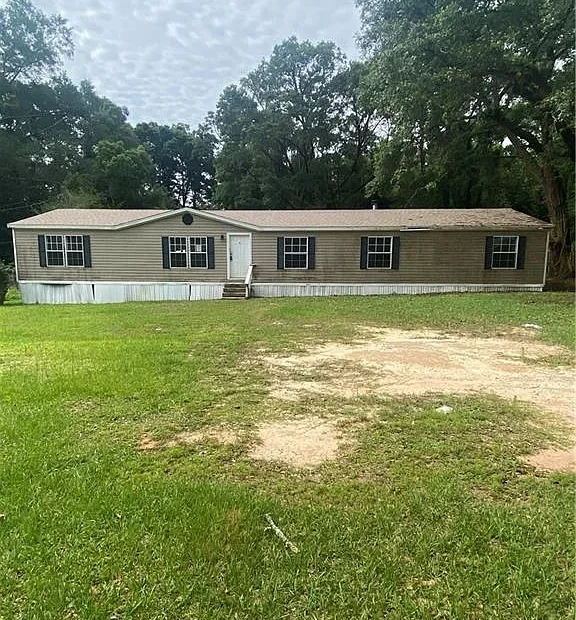 Mobile Home with 0.4 Acres in Mobile, Alabama