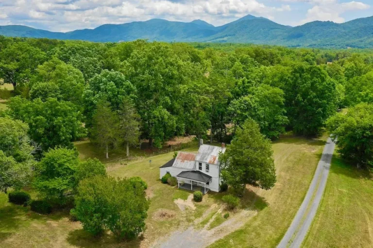 Farm House with 0.7 Acres in Montvale, Virginia