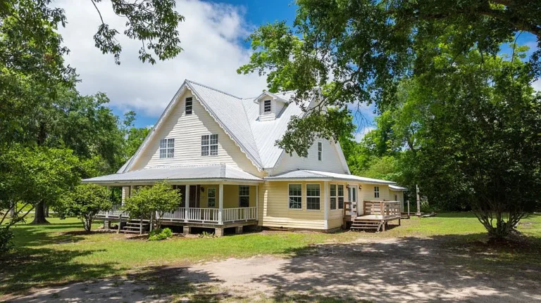 Historic Single Family Home with 0.71 Acres in Ochlocknee, Georgia