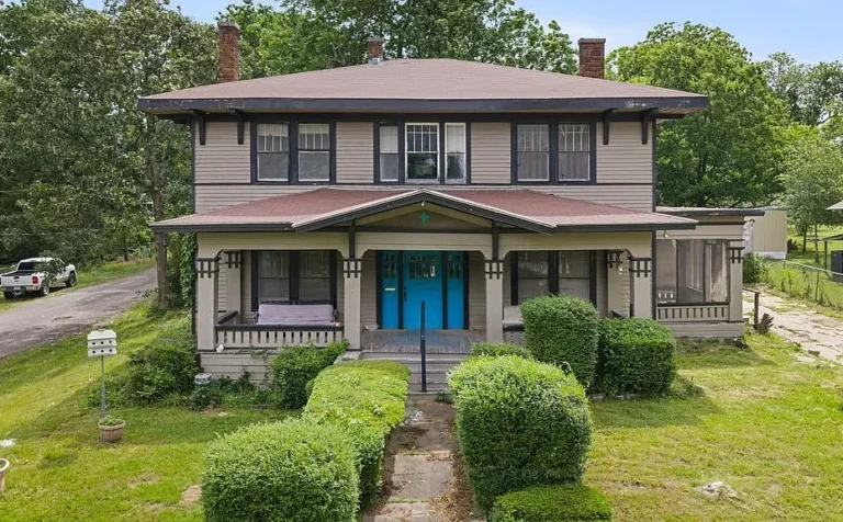 Home with 0.26 Acres in Paris, Texas