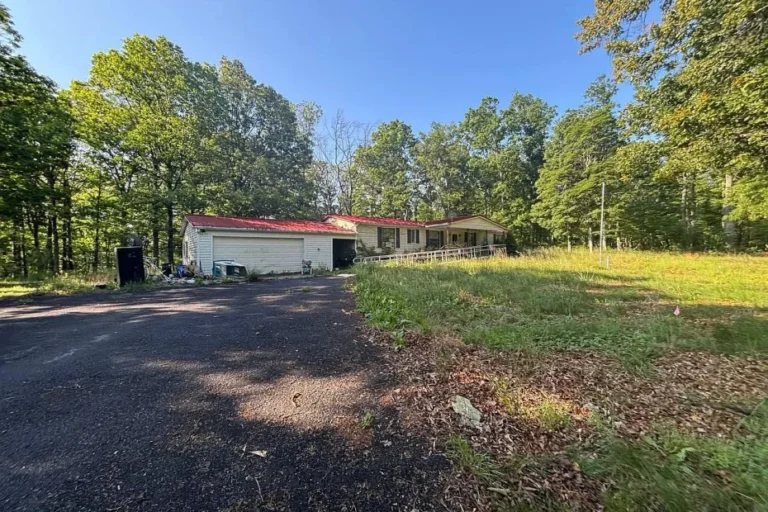Manufactured Home with 3.09 Acres in Paw Paw, West Virginia