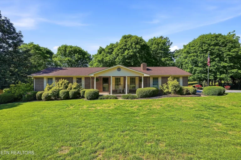 Single Family Home with 138 Acres in Riceville, Tennessee