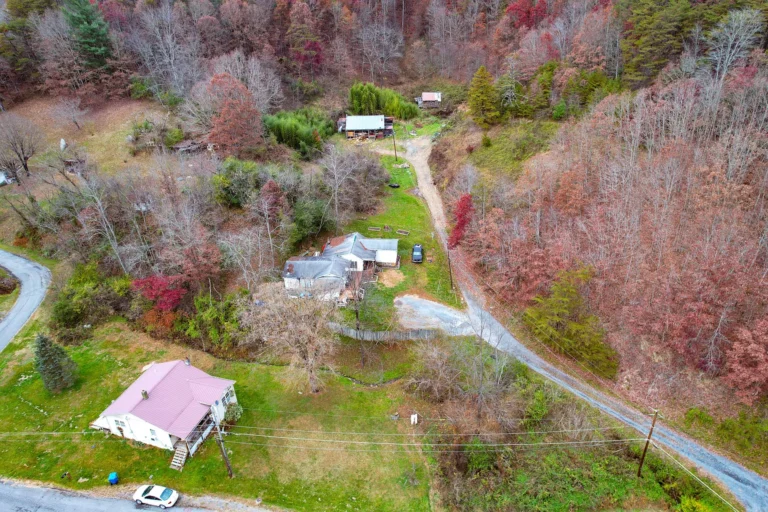 Cottage with 9.5 Acres in Saltville, Virginia
