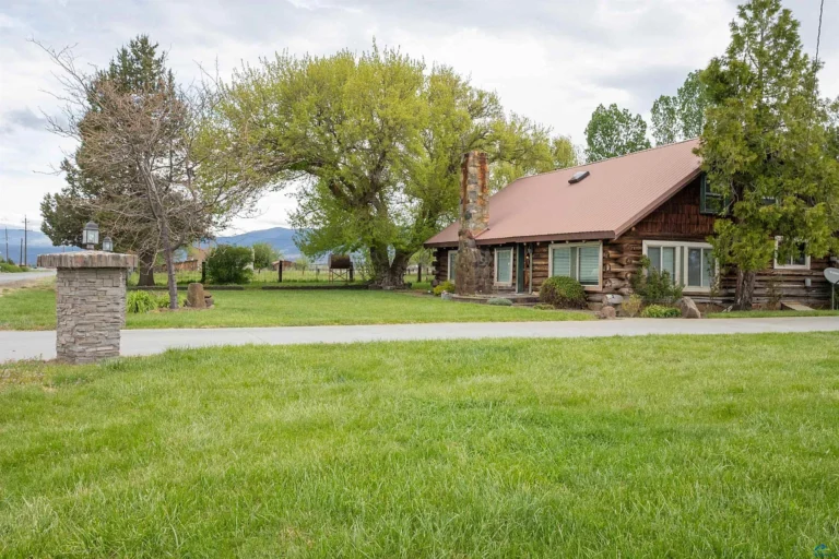 Log Home with 2.34 Acres in Susanville, California