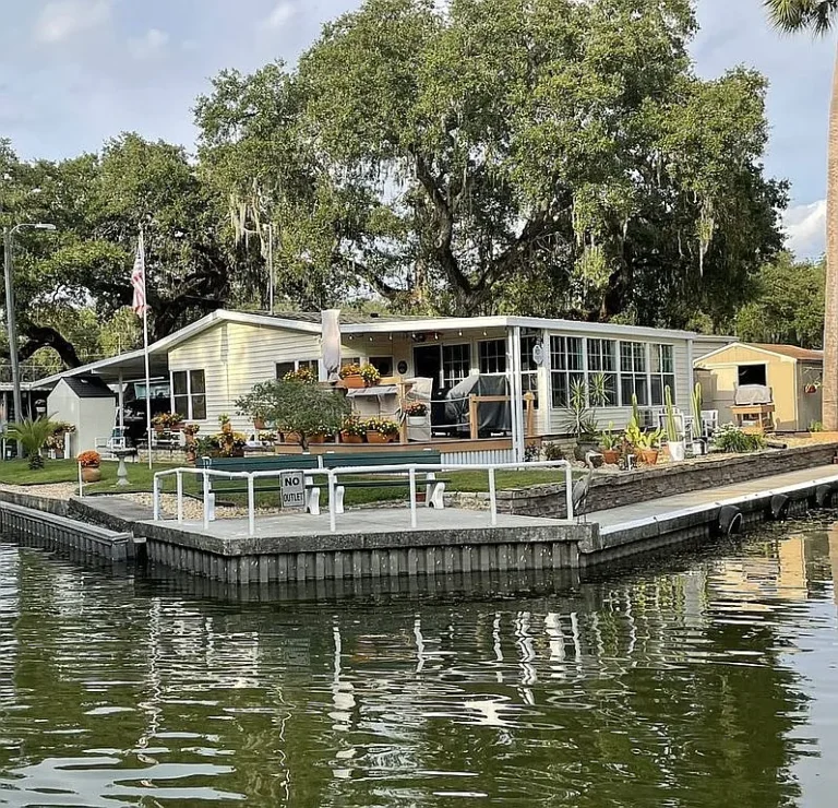 Double Wide Home in Tavares, Florida