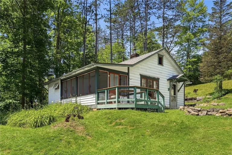 Creekfront Cabin Retreat
