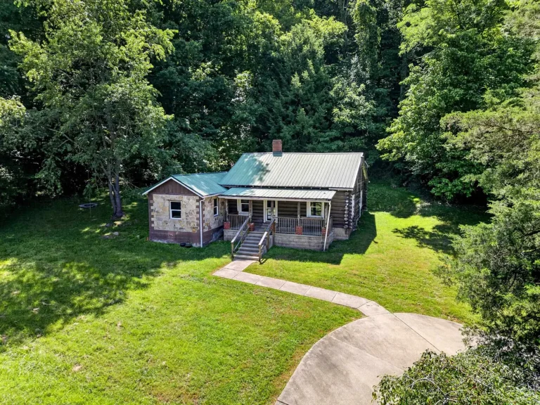 Great Investment Opportunity on 1.1 Acres – 3-Bedroom Fixer-Upper with Endless Potential