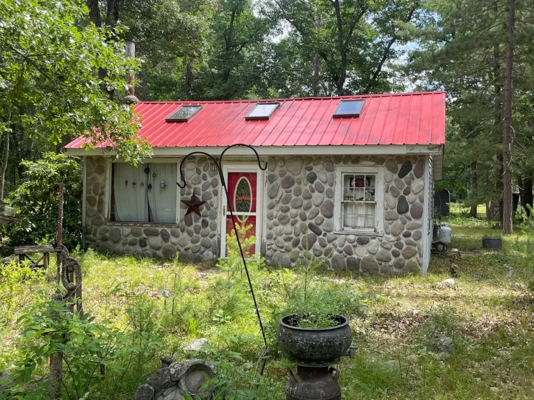 Charming Stone Cottage Near the River