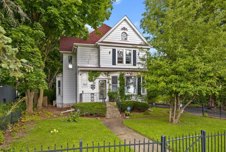 Turn-of-the-Century Victorian Farmhouse: Offered at $260,000