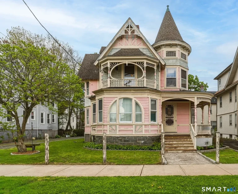 Post-Civil War Victorian Colonial: $399,900