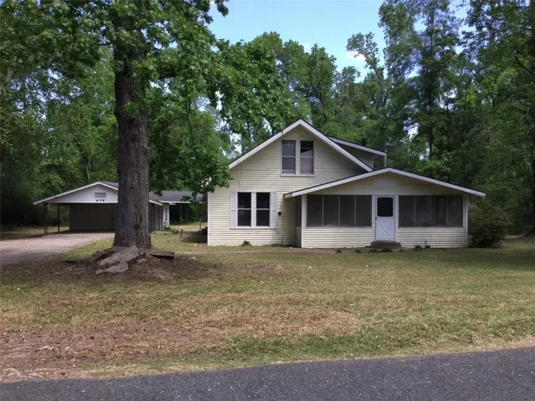 A 1930 Home for $38,900: Four Bedrooms, a Screened Porch, and a Project to Consider